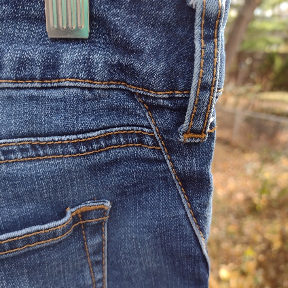 The Platinum faded Jegging size 2 by Chicos - Picture 10 of 10